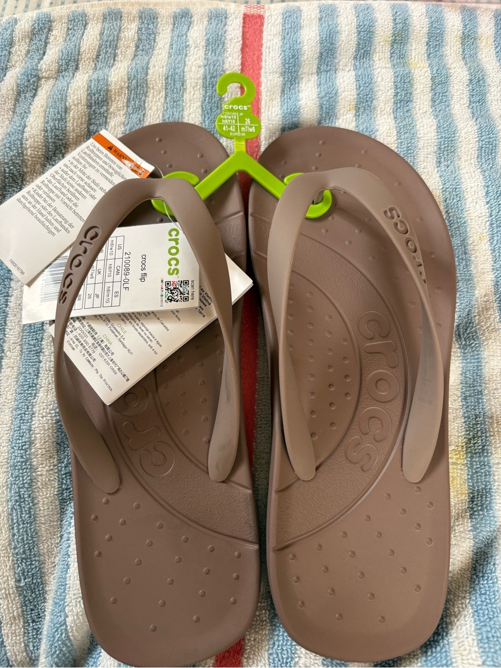 NWT CROCS FLIP FOR MEN AND WOMEN SIZE 8 w10.